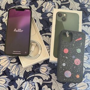 Apple iPhone 13 128gb Green and Cosmic Design Case